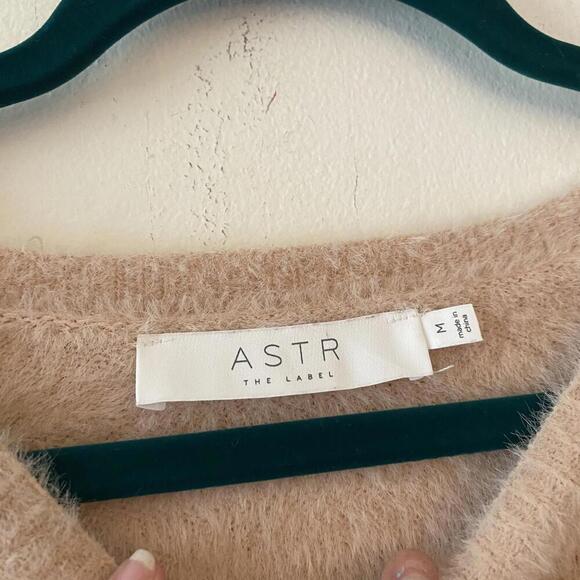 ASTR blush light pink balloon sleeve fuzzy sweater - Picture 4 of 5